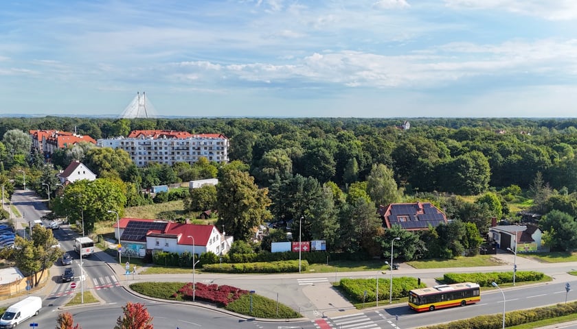 Powiększ obraz: Widok na działkę Develii i okolice - rondo Bartoszewskiego i ulicę Pilczycką