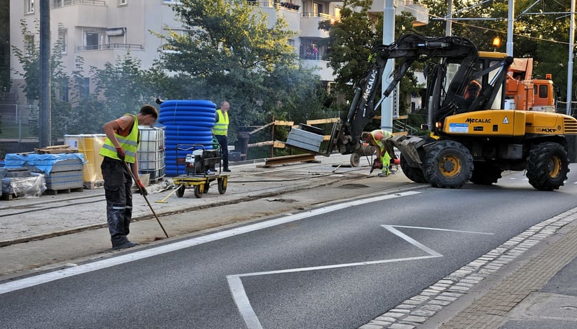 Powiększ obraz: Budowa mijanki na ulicy Przyjaźni. Zdjęcie z 19 września