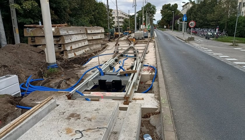 Powiększ obraz: Budowa mijanki na ul. Przyjaźni. 16 września 2025 r.