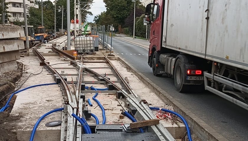 Powiększ obraz: Budowa mijanki na ul. Przyjaźni. 16 września 2025 r.