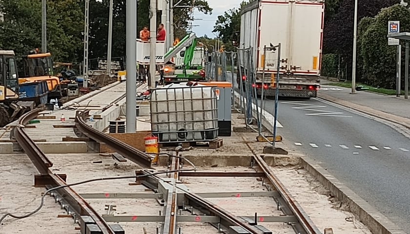 Powiększ obraz: Budowa mijanki na ul. Przyjaźni. 16 września 2025 r.