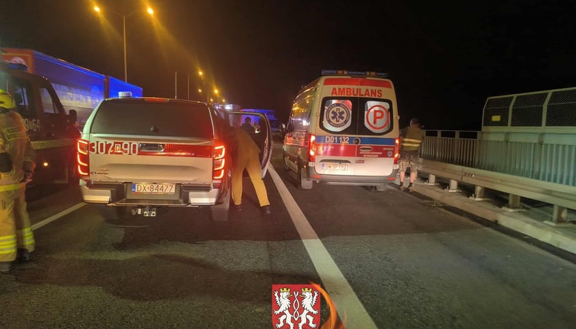 Wypadek na AOW - zderzyły się cztery samochody w tym osob&oacute;wka i trzy ciężarowe - 18 września