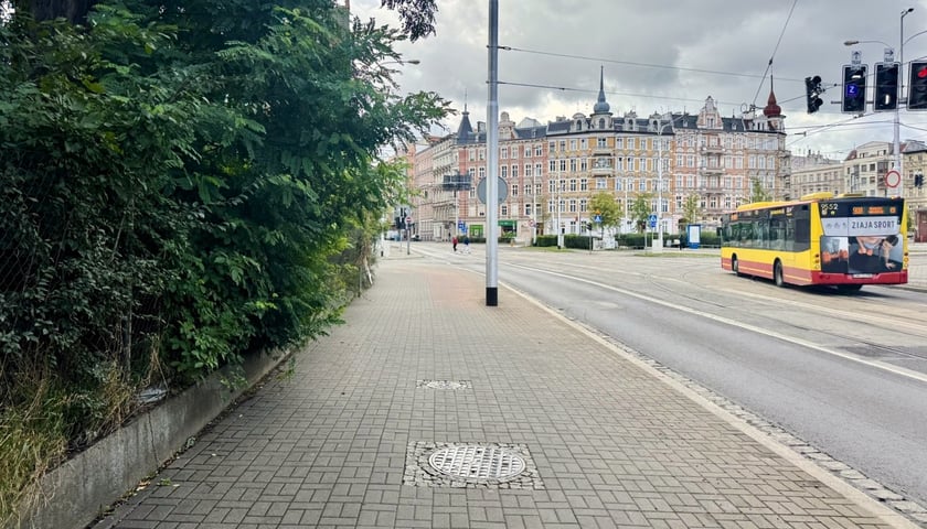 Powiększ obraz: Niebawem rozpocznie się projektowanie zmian na ulicy Trzebnickiej. Poprawi się przede wszystkim rowerzystom