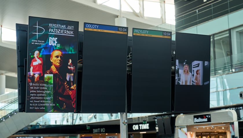 Powiększ obraz: Wrocławskie lotnisko zamknięte do 4 grudnia 2025. Pusty terminal. Wrocław, 26.10.2025