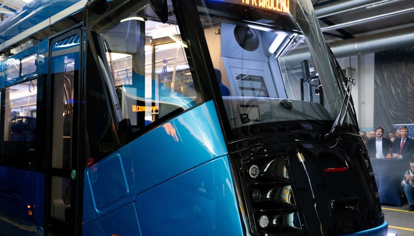 Powiększ obraz: Prezentacja pierwszej zmodernizowanej Skody 19T na zajezdni Borek