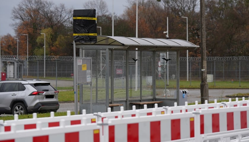 Powiększ obraz: Budowa trasy autobusowo-tramwajowej na Swojczyce. Utrudnienia w ruchu. Wrocław, 15.11.2025