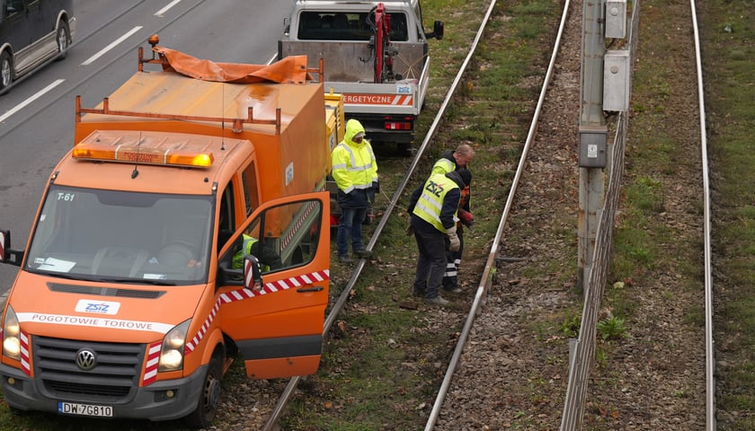Prace przy naprawie szyn na ul. Legnickiej, 20.11.2025