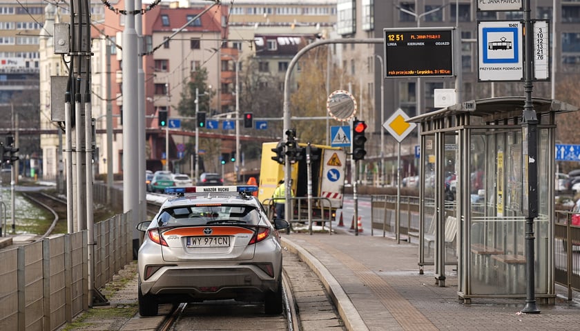 Powiększ obraz: Naprawa torowiska na Legnickiej przy pl. Jana Pawła II