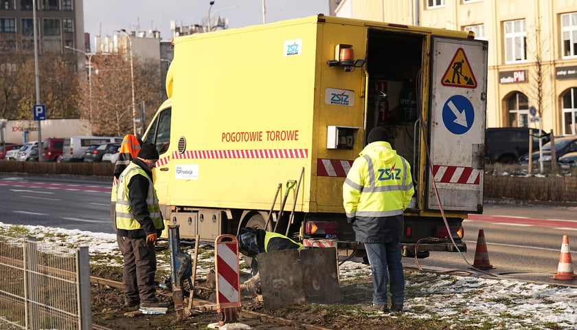 Powiększ obraz: Naprawa torowiska na Legnickiej przy pl. Jana Pawła II