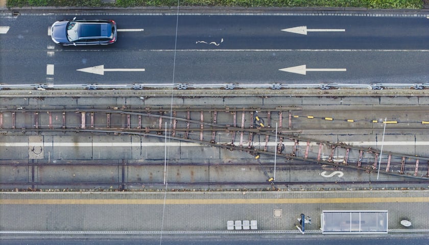 Powiększ obraz: Budowa trasy autobusowo-tramwajowej na ulicy Bardzkiej - zdjęcie z 9 grudnia