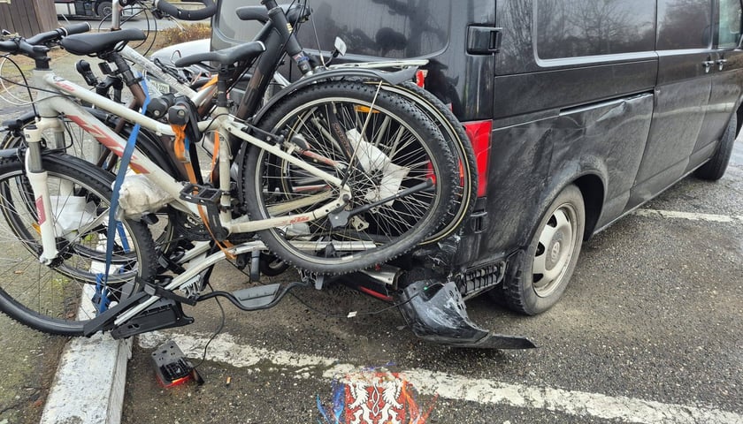 Uszkodzone samochody na A4, 20.12.2025 r.