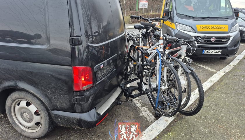 Uszkodzone samochody na A4, 20.12.2025 r.