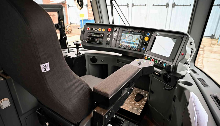 Powiększ obraz: Pesa 146N