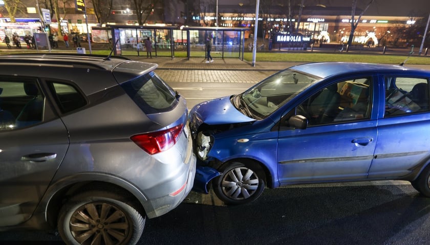 Wypadek i utrudnienia w ruchu na Legnickiej. 22.12.2025