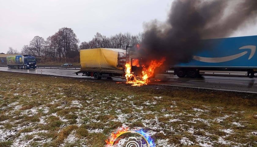 Pożar ciężar&oacute;wki na autostradzie A4, 29.12.2025