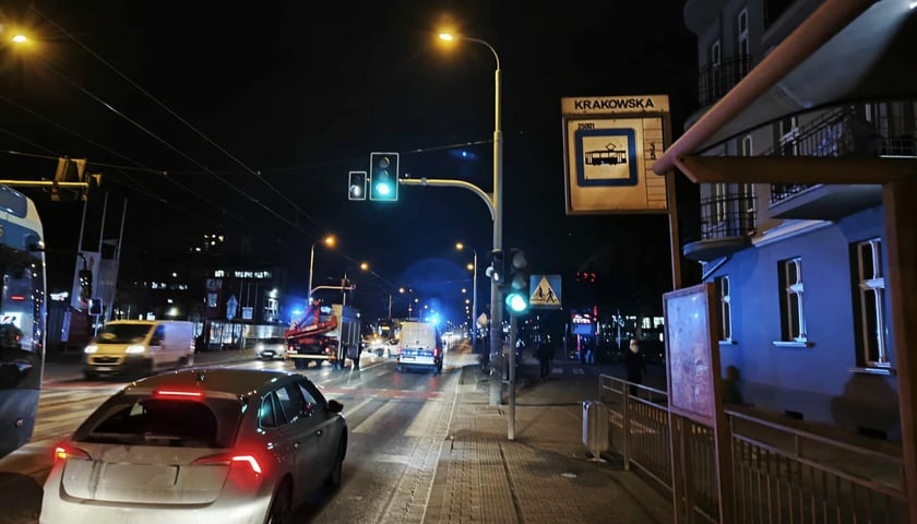 Wypadek na Krakowskiej. Korek i utrudnienia dla pasażer&oacute;w