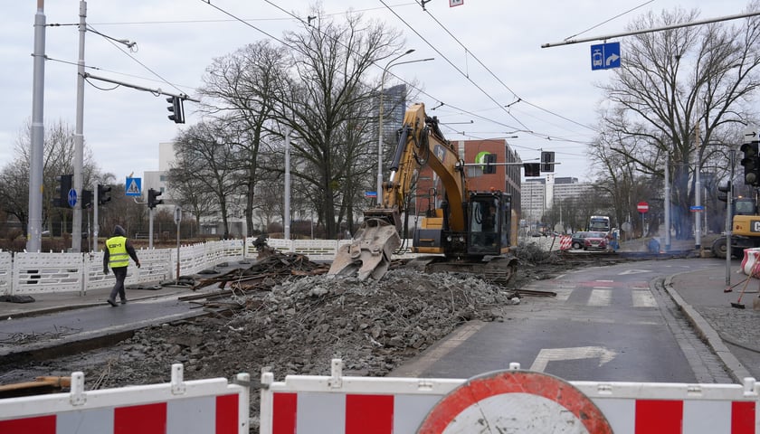 Powiększ obraz: Remont torów na skrzyżowaniu ulic Borowskiej i Glinianej