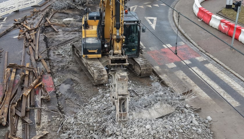 Powiększ obraz: Remont torów na skrzyżowaniu ulic Borowskiej i Glinianej