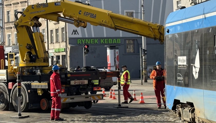 Wykolejenie tramwaju na Kazimierza Wielkiego i Ruskiej