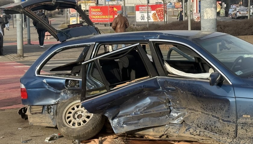 Wypadek przy skrzyżowaniu Bardzkiej i Armii Krajowej - 27 lutego