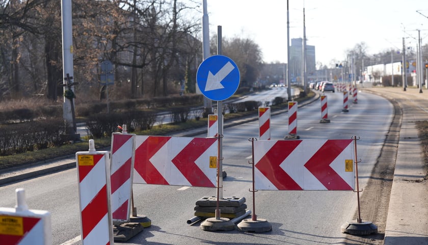 Powiększ obraz: Ulica Powstańców Śląskich między Orlą a Krzycką gotowa do rozpoczęcia remontu