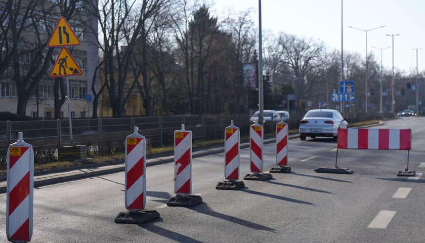 Powiększ obraz: Ulica Powstańców Śląskich między Orlą a Krzycką gotowa do rozpoczęcia remontu