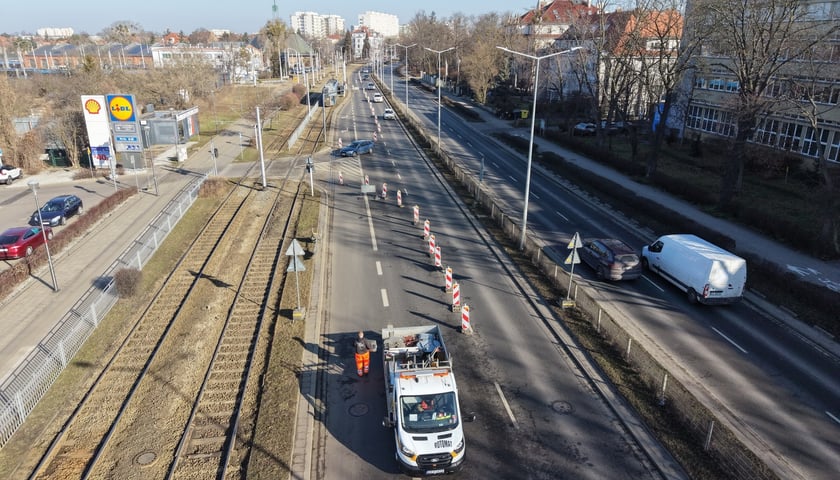 Powiększ obraz: Ulica Powstańców Śląskich między Orlą a Krzycką gotowa do rozpoczęcia remontu