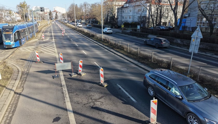 Powiększ obraz: Ulica Powstańców Śląskich między Orlą a Krzycką gotowa do rozpoczęcia remontu