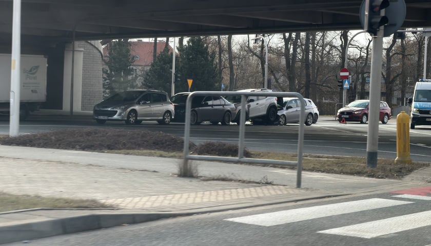 Powiększ obraz: <p>Wypadek na Żmigrodzkiej 10 marca</p>