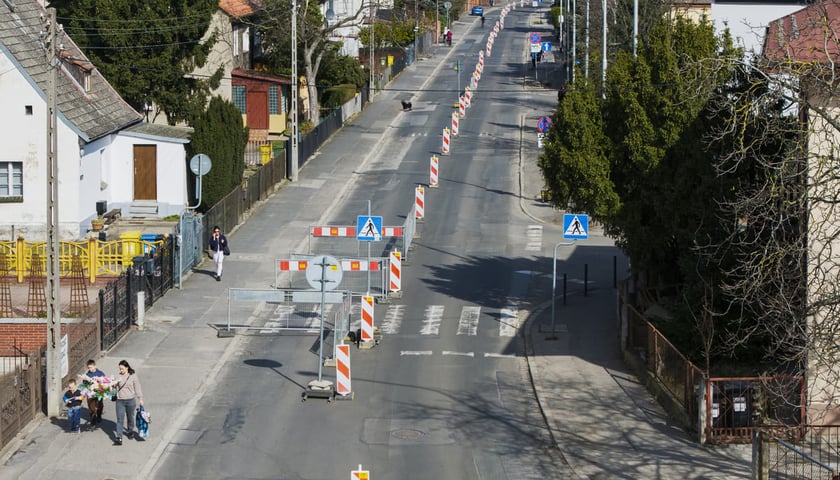 Powiększ obraz: Remont ulicy Łużyckiej - tymczasowa organizacja ruchu. Wrocław, 14.03.2026