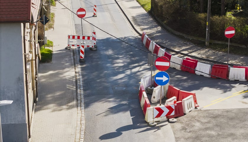 Powiększ obraz: Remont ulicy Żernickiej - tymczasowa organizacja ruchu. Wrocław. 14.03.2026