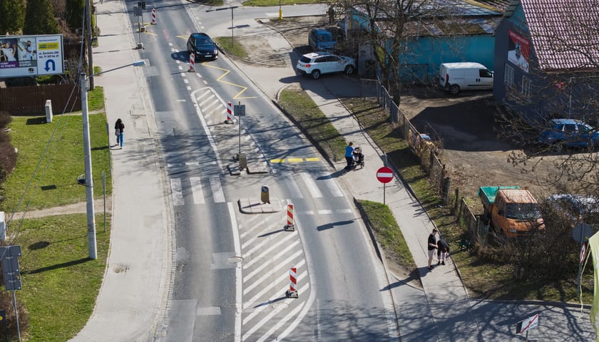 Powiększ obraz: Remont ulicy Żernickiej - tymczasowa organizacja ruchu. Wrocław. 14.03.2026