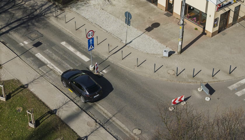 Powiększ obraz: Remont ulicy Żernickiej - tymczasowa organizacja ruchu. Wrocław. 14.03.2026