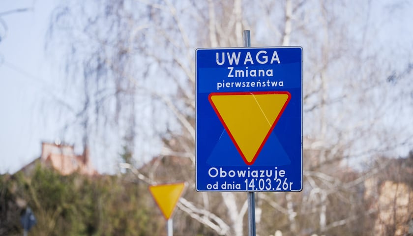 Powiększ obraz: Remont ulicy Żernickiej - tymczasowa organizacja ruchu. Wrocław. 14.03.2026