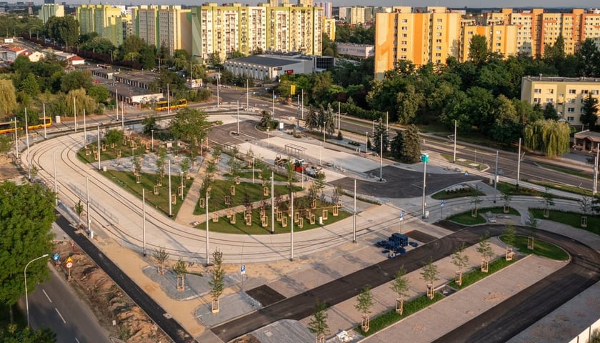 Powiększ obraz: Widok z drona na pętlę TAT na Nowym Dworze.