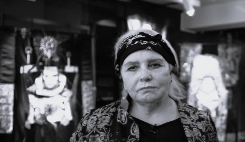 Elżbieta Terlikowska na swojej wystawie w Muzeum Teatru 