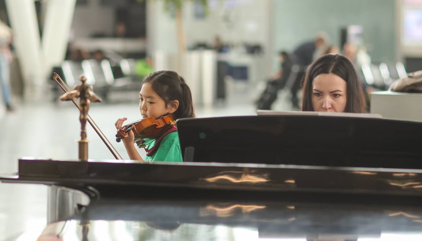 Koncert-niespodzianka w terminalu wrocławskiego lotniska