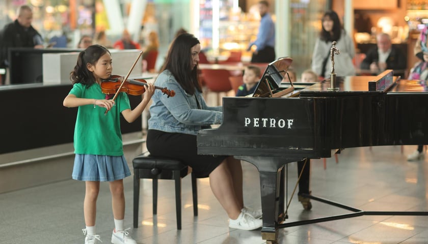 Koncert-niespodzianka w terminalu wrocławskiego lotniska