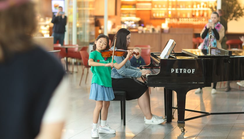 Koncert-niespodzianka w terminalu wrocławskiego lotniska