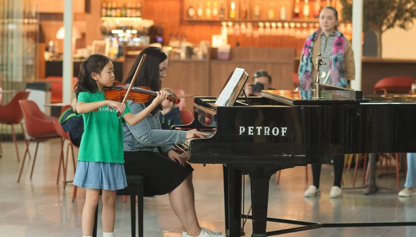 Koncert-niespodzianka w terminalu wrocławskiego lotniska