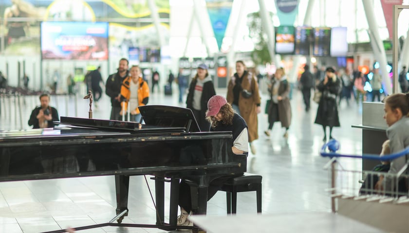 Koncert-niespodzianka w terminalu wrocławskiego lotniska