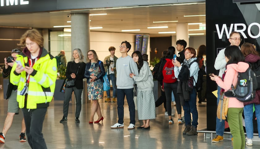 Koncert-niespodzianka w terminalu wrocławskiego lotniska