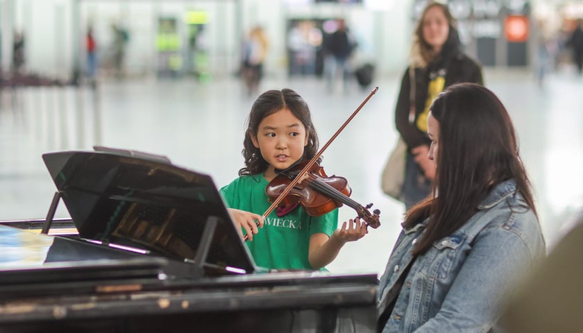 Koncert-niespodzianka w terminalu wrocławskiego lotniska