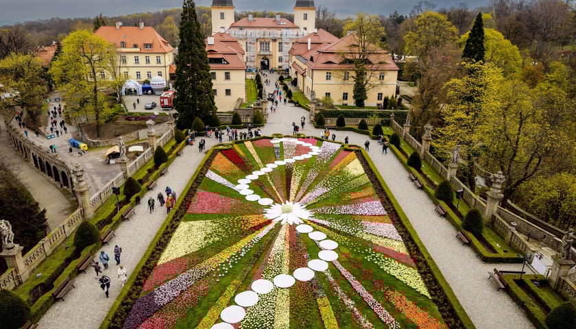 <p>Tauron Festiwal Kwiat&oacute;w i Sztuki w tym roku po raz 36. na Zamku Książ w dniach 30.04-3.05.2026</p>