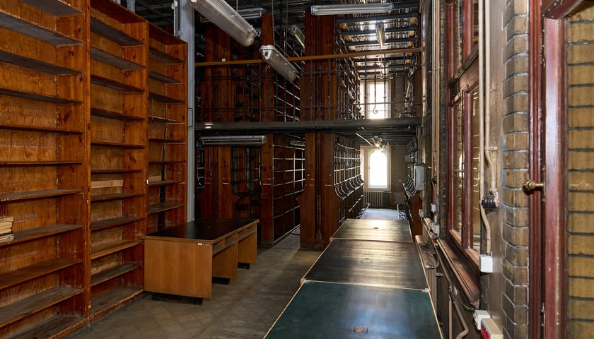 Biblioteka Uniwersytecka przy Szajnochy &ndash; magazyny, stan na kwiecień 2026