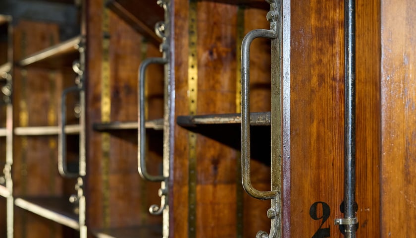 Biblioteka Uniwersytecka przy Szajnochy &ndash; magazyny, stan na kwiecień 2026