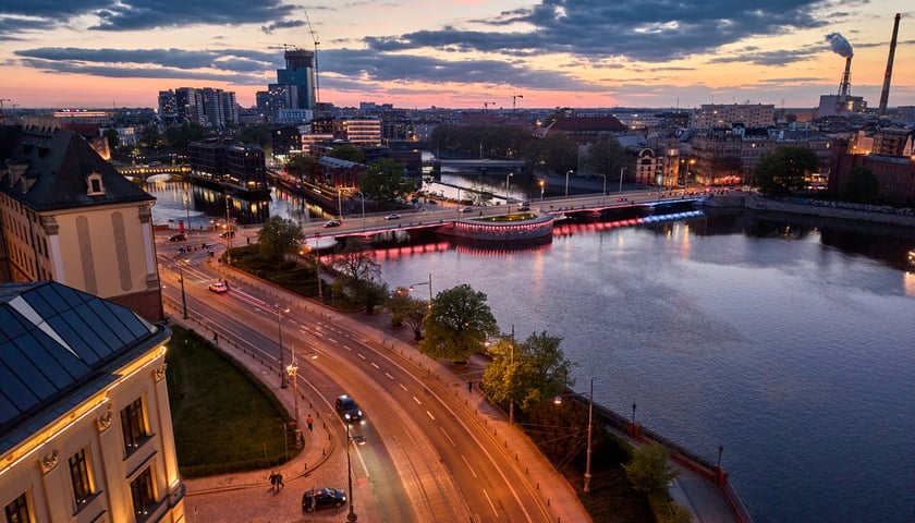 Fryderyki 2026. Iluminacja Mostu Uniwersyteckiego w związanych z wydarzeniem kolorach