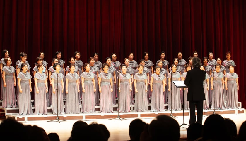 <p>Ch&oacute;r senior&oacute;w z Korei Południowej "Songpa-gu Silver Choir"&nbsp;</p>