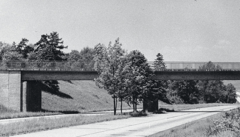 Autostrada, okolice Lubiatowa, „Kronika Zakładowa RDP w Legnicy”, 1976 rok, Generalna Dyrekcja Dróg Krajowych i Autostrad, sygn. WHD/AF/250