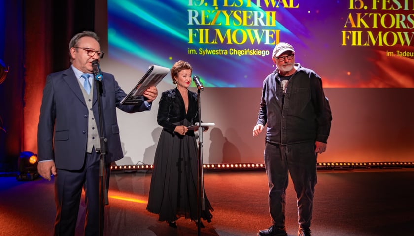 Zbigniew Zamachowski, Gabriela Muskała oraz Wojciech Smarzowski. Gala zakończenia Festiwali Reżyserii Filmowej i Aktorstwa Filmowego we Wrocławkskim Centrum Kongresowym